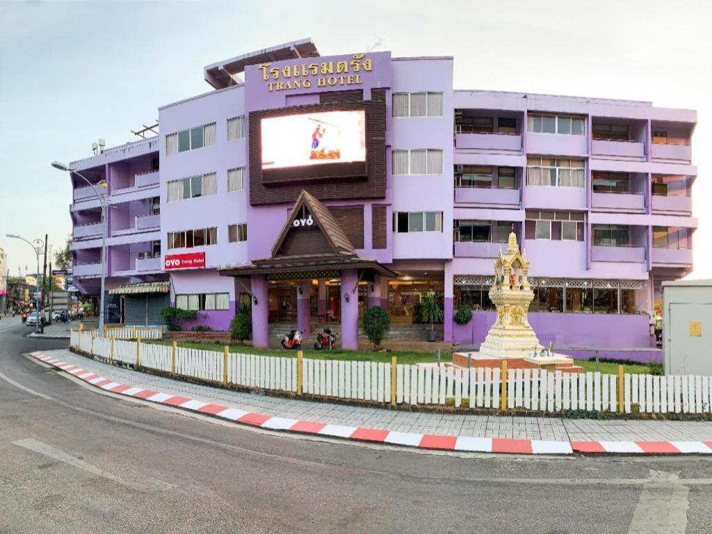 Oyo 565 Trang Hotel Exterior foto
